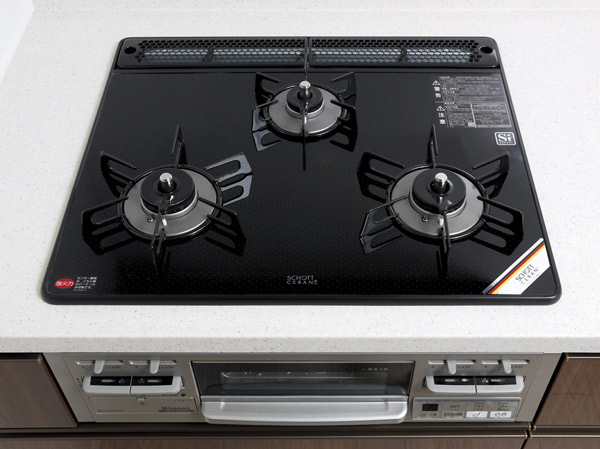 Kitchen. Cleaning effortless glass top stove