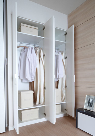 Receipt.  [closet] Rich offer a functional storage.