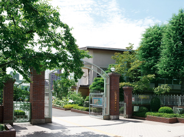 Surrounding environment. Municipal Coast junior high school (about 640m ・ An 8-minute walk)