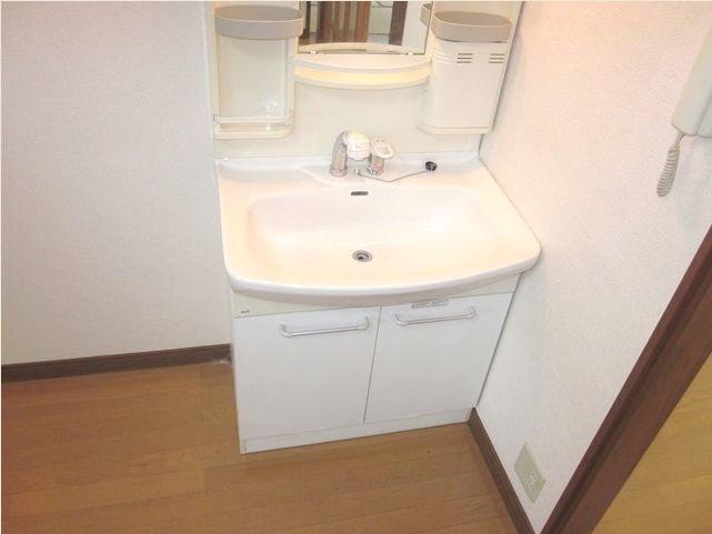 Washroom. ☆ Shampoo dresser type ・ Wash basin ☆