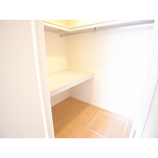 Receipt. Walk-in closet