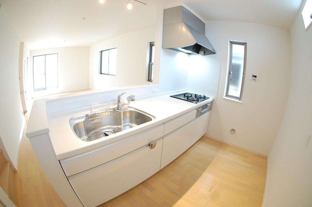 Kitchen. Face-to-face kitchen living room overlooking