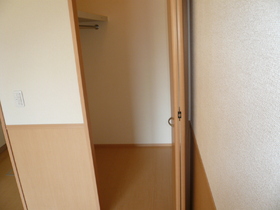 Living and room. Walk-in closet
