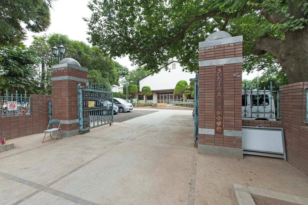 Primary school. Minami Urawa leading history Japan greet the 260m founding 140 years until the elementary school some elementary school. Located in the south of Saitama City (former Urawa City), Located on the hill of Shirahata of Omiya plateau southern margin, From was surrounded by a green school building, Located in the beautiful environment that can look at the brave figure of Mount Fuji. 