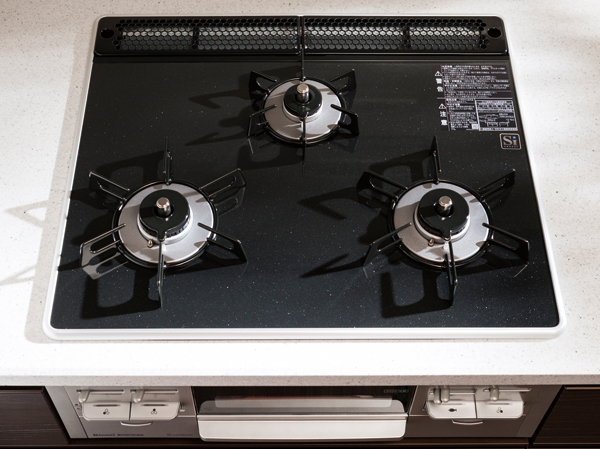 Kitchen.  [Pearl Crystal top stove] Beautiful appearance, Care also standard adopted a 3-burner stove easy pearl crystal top.