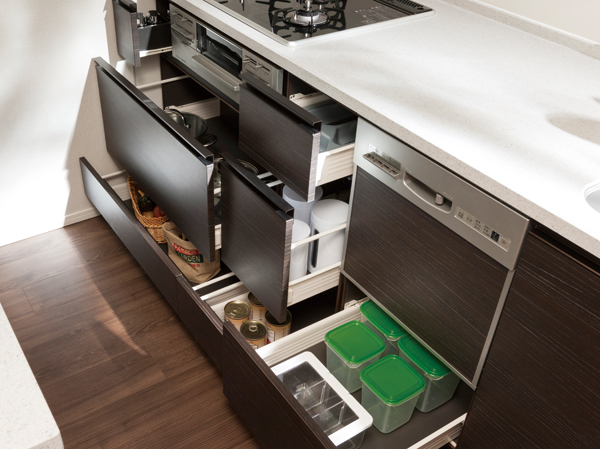 Kitchen.  [Kitchen counter lower receiving] Installed and out easily sliding storage. Also, Soft-close function with a closing to quiet.