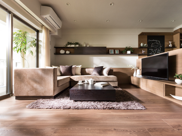 Living.  [living ・ dining] It is met in sufficient breadth and brightness, Living which is the center of life ・ dining. It adopted the material nature of the warmth is felt, Such as tenderness in my heart is going to overflow, A soft sense of quality and coziness drew in space.