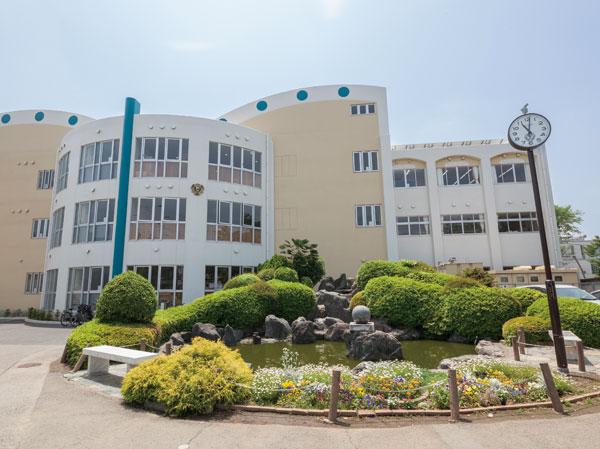 Surrounding environment. Municipal Urawa Bessho Elementary School (about 750m)