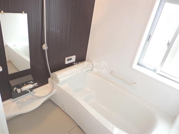Bathroom. 1 Building Comfortable tub sitz bath can enjoy