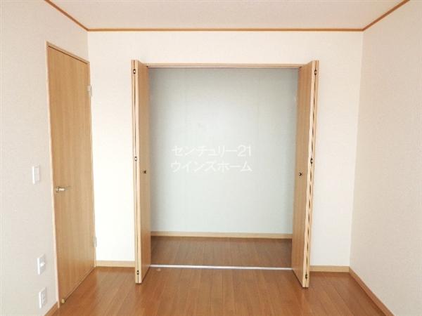 Receipt. 1 Building There is a walk-in closet and the closet, Storage is enhanced