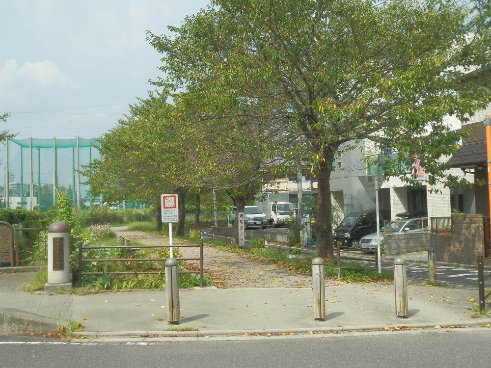 park. 1653m to Flower Road