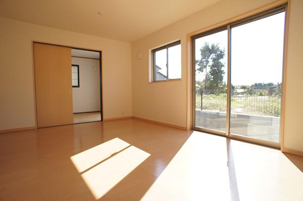 Living. Your family spacious living room that everyone is comfortable and welcoming Indoor (11 May 2013) Shooting 1 Building