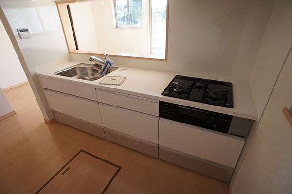 Kitchen. Face-to-face kitchen where you can enjoy a conversation with your family, even while cooking Indoor (11 May 2013) Shooting 1 Building