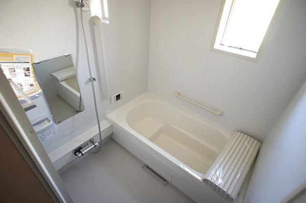 Bathroom. Indoor (11 May 2013) Shooting 1 Building