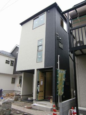 Local appearance photo. Building appearance (1)