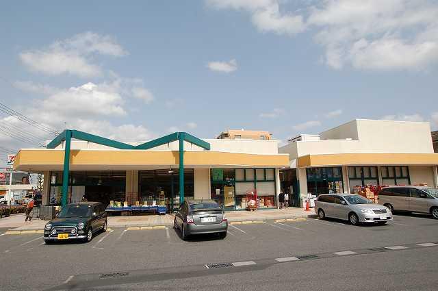 Supermarket. 120m to Super Tajima