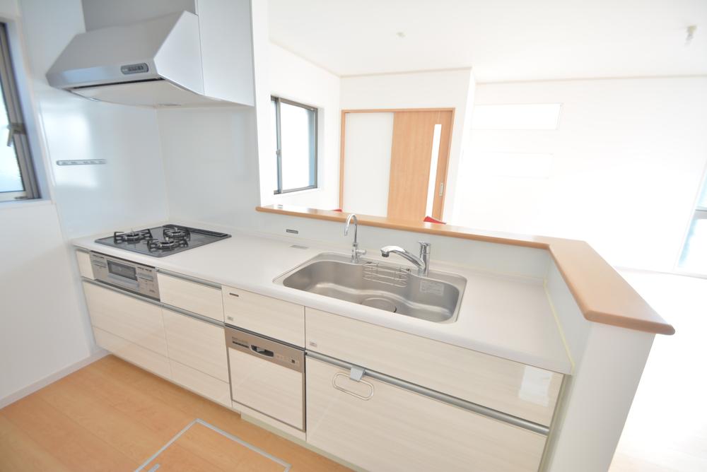 Kitchen. Face-to-face kitchen will produce a warm family time. Indoor (11 May 2013) Shooting