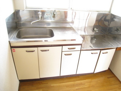 Kitchen. Ease cooking at a two-burner stove