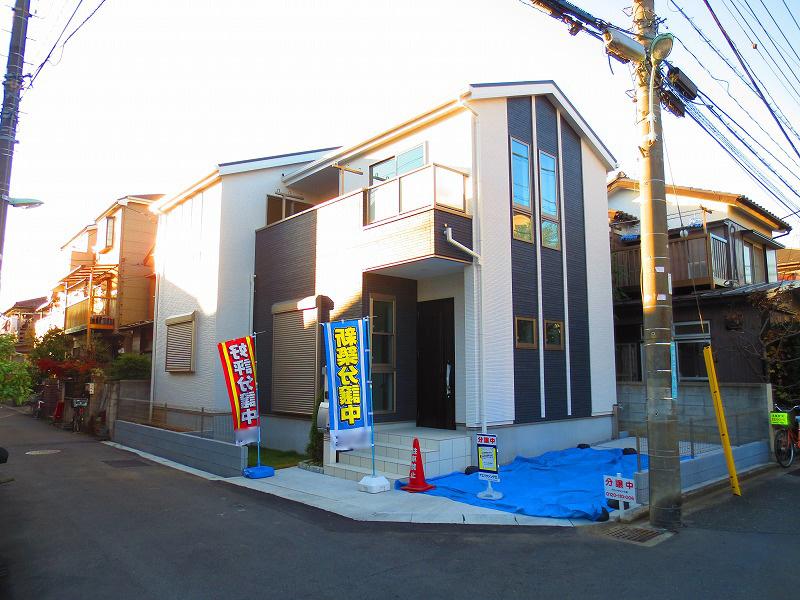 Local appearance photo. Local (12 May 2013) Shooting