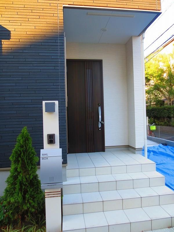 Entrance. Local (12 May 2013) Shooting