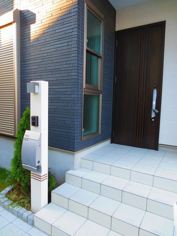 Entrance. Local (12 May 2013) Shooting