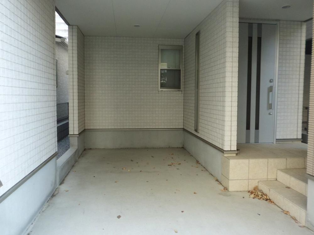 Parking lot. Rain car ・ Built-in garage to protect from the wind