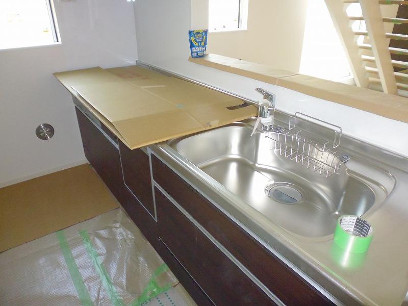 Kitchen. Indoor (11 May 2013) Shooting