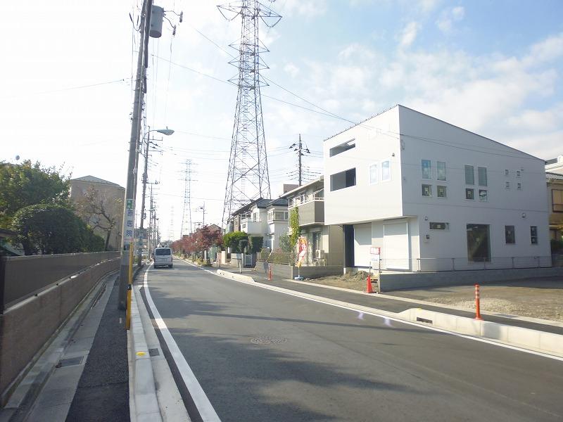 Local photos, including front road. Local (11 May 2013) Shooting