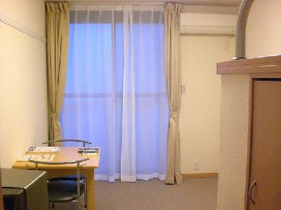 Living and room. 1F flooring, Laying 2F rug