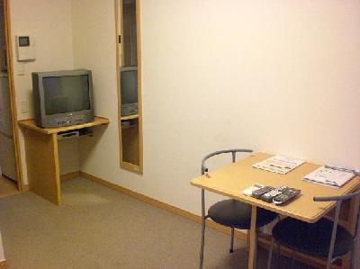 Living and room. table, 2 chairs