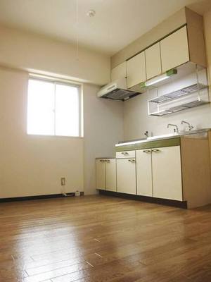 Living and room. 6 Pledge of dining kitchen