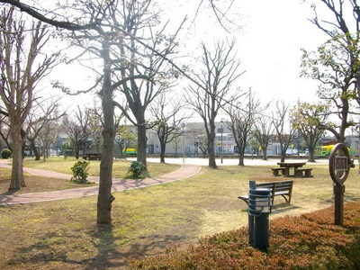 park. 400m to the park (park)
