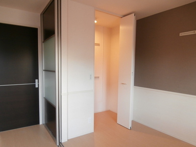 Living and room. ☆ One-step closet ☆