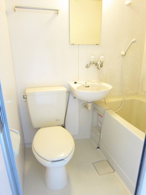 Bath. Effortless unit bus is clean ☆