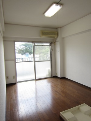 Living and room. Air conditioning ・ With lighting ☆