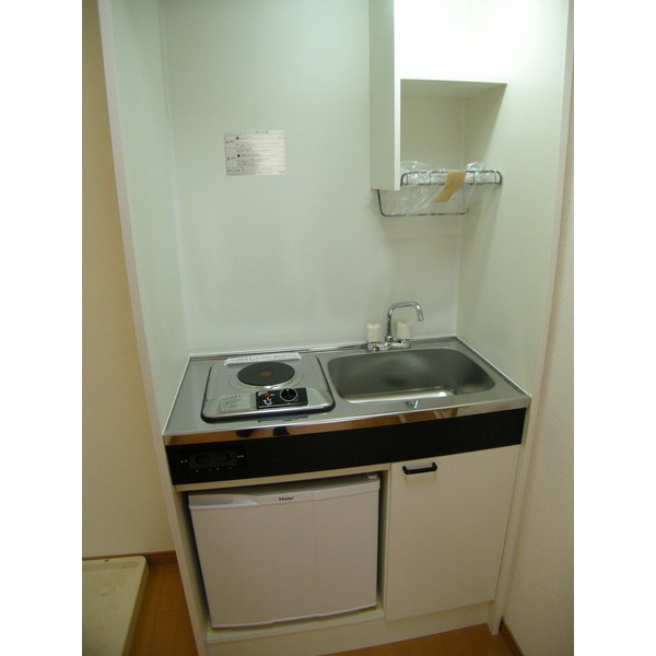 Kitchen. There is one-burner stove