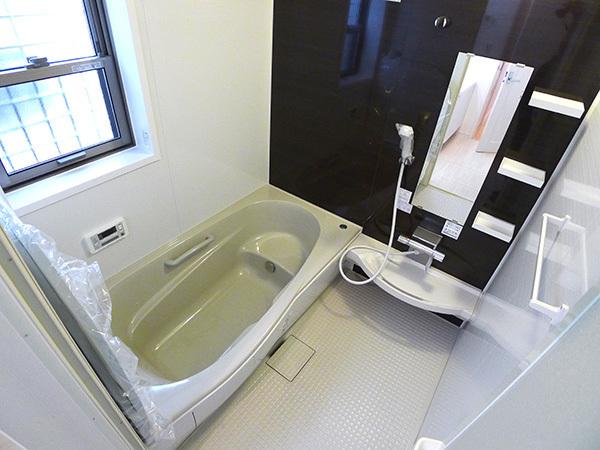 Bathroom. Building 2