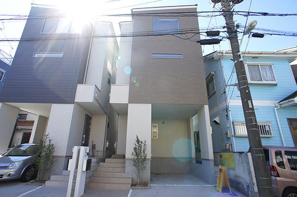 Local appearance photo. Building 2