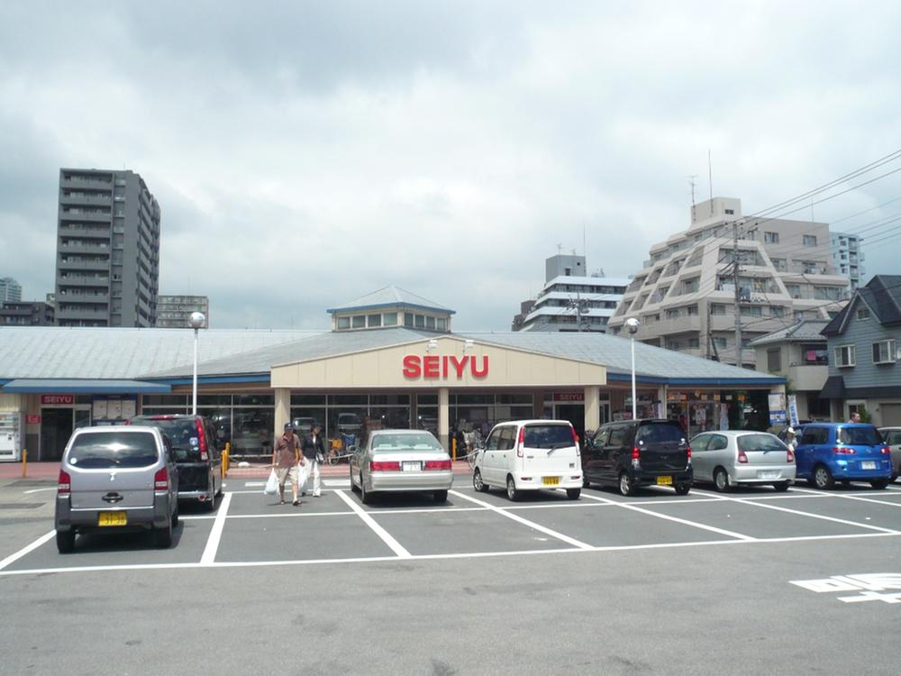 Supermarket. 400m until Seiyu Minami Urawa store
