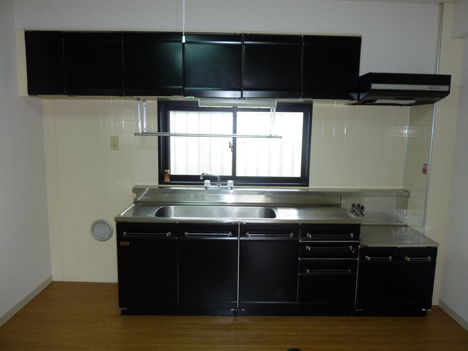 Kitchen. Kitchen is now fashionable color sheet.