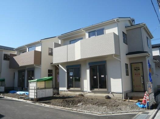 Local appearance photo. Southeast corner lot The right is 7 Building