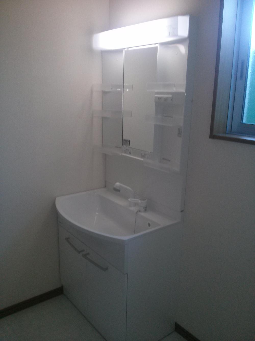 Wash basin, toilet. Indoor (11 May 2013) Shooting