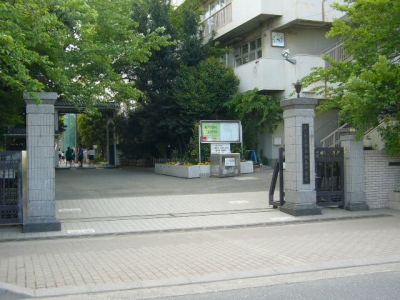 Junior high school. 1000m until the Municipal Tajima junior high school (junior high school)