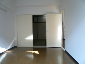 Living and room. 6 Pledge of Western-style