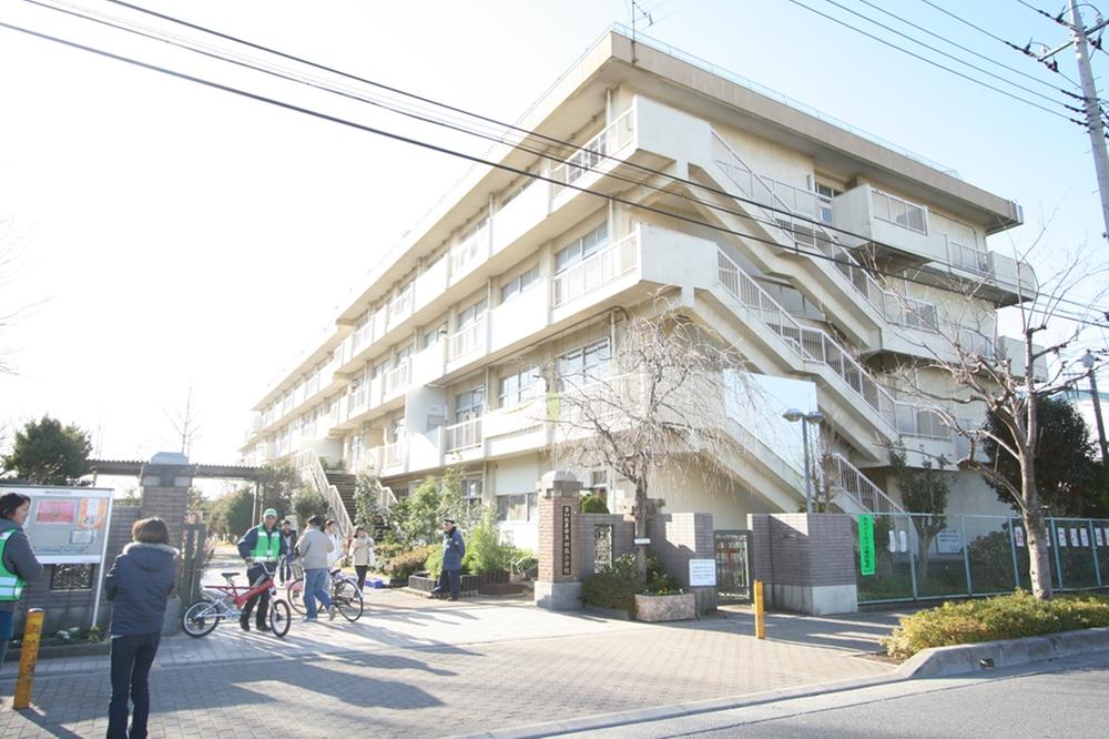 Primary school. 800m up to elementary school City Tatsuta Island