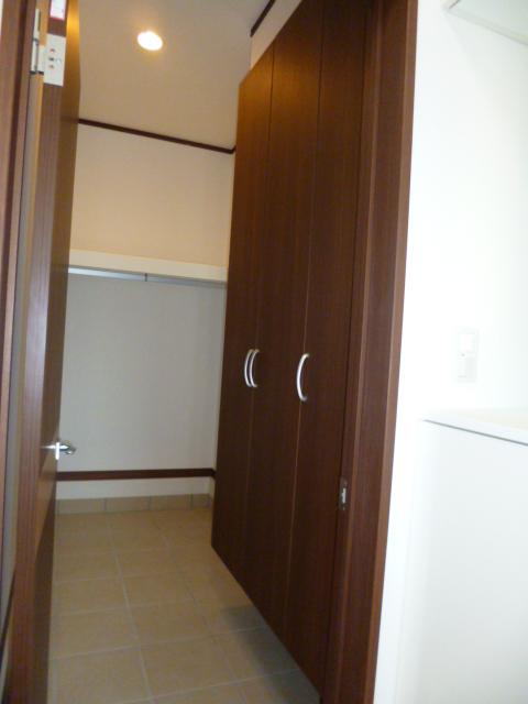 Receipt. Shoes-in closet: Indoor (October 2012) shooting