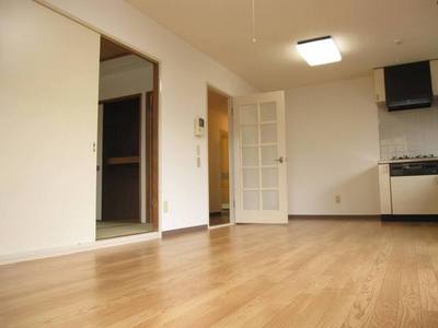 Living and room. 10.7 Pledge of two-sided lighting LDK