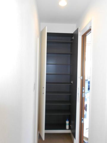 Entrance. Entrance (December 2013) Shooting