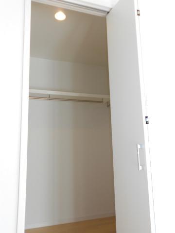 Receipt. Walk-in closet (December 2013) Shooting