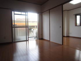 Living and room. Western-style 6 Pledge
